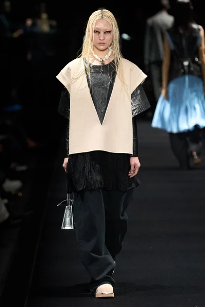 Look 10